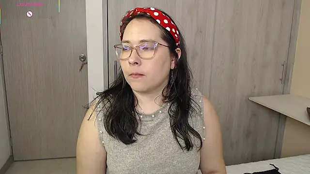 Snapshot of May_Carlier chatting on October 9, 2025, 9:26 pm May Carlier online show from October 9, 2025, 9:26 pm