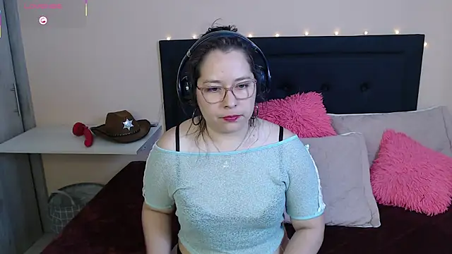 Snapshot of May_Carlier chatting on September 26, 2025, 7:43 pm May Carlier online show from September 26, 2025, 7:43 pm