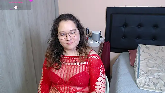 Snapshot of May_Carlier chatting on December 3, 2024, 9:06 am May Carlier online show from December 3, 2024, 9:06 am