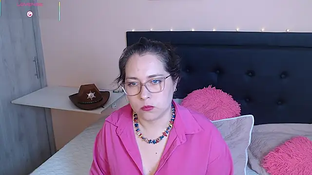 Snapshot of May_Carlier chatting on October 8, 2025, 2:13 am May Carlier online show from October 8, 2025, 2:13 am