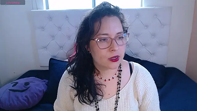 Snapshot of May_Carlier chatting on March 4, 2026, 7:43 pm May Carlier online show from March 4, 2026, 7:43 pm