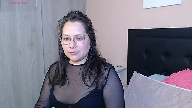 Snapshot of May_Carlier chatting on October 14, 2025, 4:13 am May Carlier online show from October 14, 2025, 4:13 am