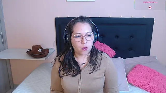 Snapshot of May_Carlier chatting on October 4, 2025, 1:40 am May Carlier online show from October 4, 2025, 1:40 am