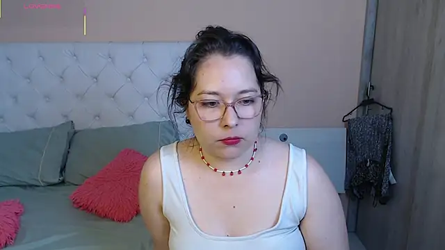 Snapshot of May_Carlier chatting on December 2, 2025, 3:52 am May Carlier online show from December 2, 2025, 3:52 am