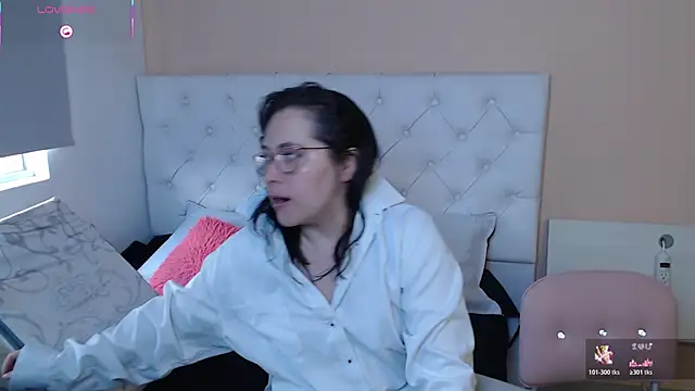 Snapshot of May_Carlier chatting on January 6, 2026, 7:40 pm May Carlier online show from January 6, 2026, 7:40 pm