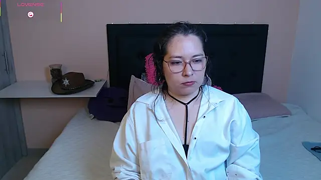 Snapshot of May_Carlier chatting on October 21, 2025, 3:06 am May Carlier online show from October 21, 2025, 3:06 am