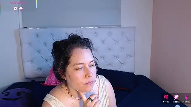 Snapshot of May_Carlier chatting on March 6, 2026, 8:15 pm May Carlier online show from March 6, 2026, 8:15 pm