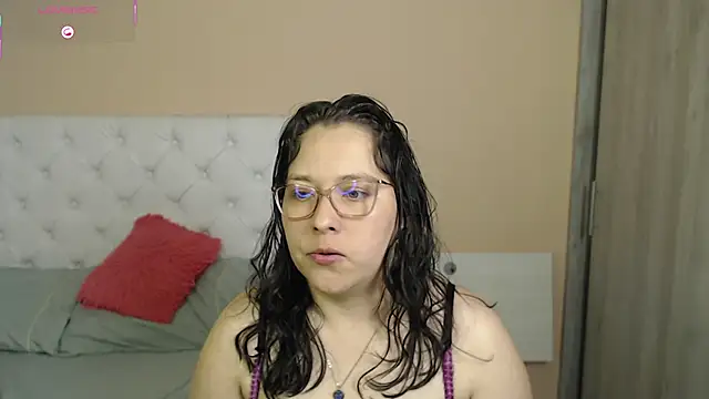 Snapshot of May_Carlier chatting on December 3, 2025, 2:12 am May Carlier online show from December 3, 2025, 2:12 am