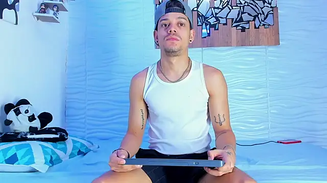 Friendsofeverything  online show from September 9, 2025, 1:09 pm