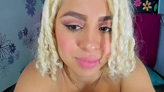 Lucy White   online show from September 21, 2025, 10:48 pm