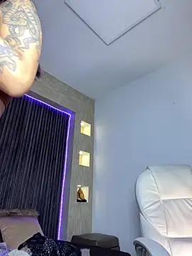 dolcebella online show from September 11, 2025, 1:33 pm