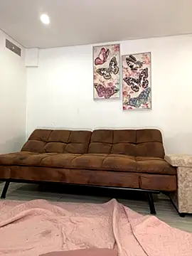 dolcebella online show from September 20, 2025, 3:17 pm