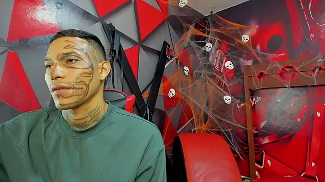 Hana and Zeta online show from October 31, 2025, 12:35 pm