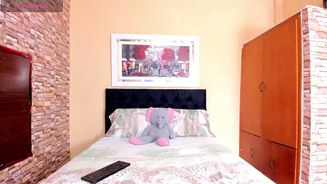 mariana mauricio hot online show from February 19, 2026, 7:44 pm