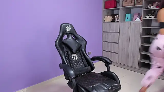 boomsar01 online show from November 6, 2025, 2:15 am