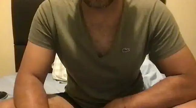 Snapshot of pe_netrad0r chatting on December 26, 2024, 5:04 am pe netrad0r online show from December 26, 2024, 5:04 am