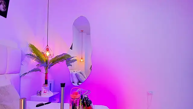 zoe rivers online show from September 18, 2025, 12:35 am