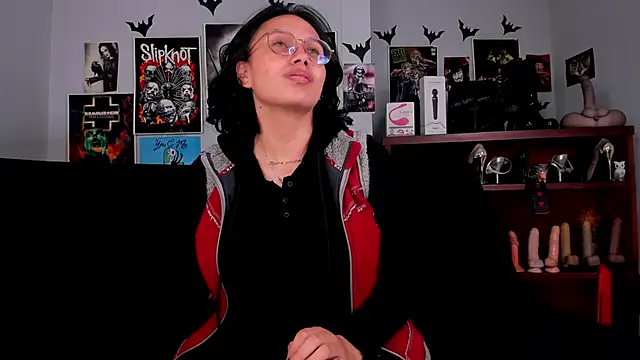 lilith-deveraux online show from May 7, 2026, 3:00 am