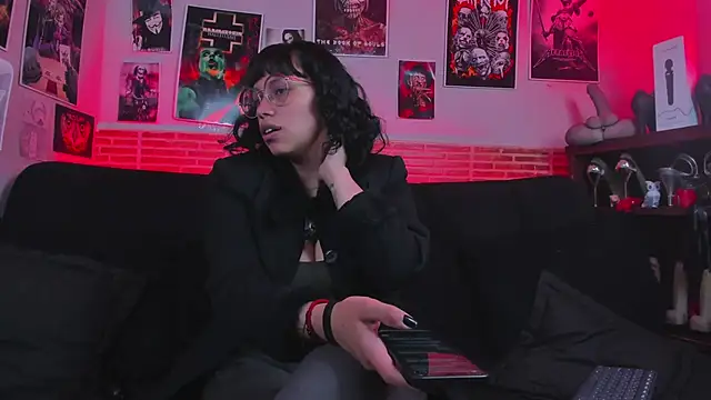 lilith-deveraux online show from October 4, 2025, 2:51 pm