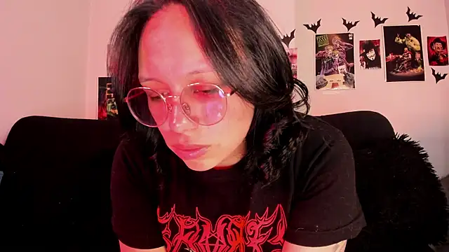 lilith-deveraux online show from June 12, 2026, 4:27 pm