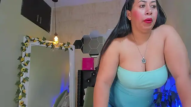 Snapshot of Fransheska-mon chatting on June 21, 2026, 1:17 pm Fransheska-mon online show from June 21, 2026, 1:17 pm