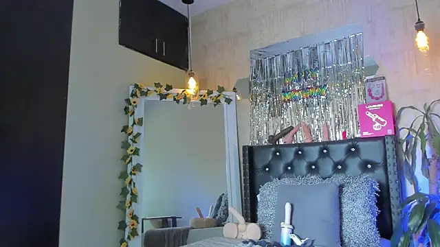 Snapshot of Fransheska-mon chatting on August 4, 2026, 5:17 pm Fransheska-mon online show from August 4, 2026, 5:17 pm
