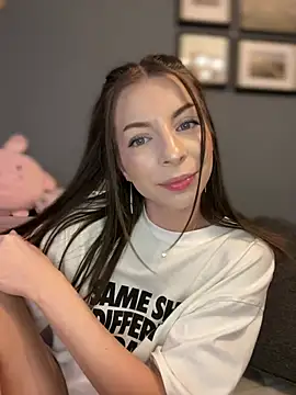 Mia Ethan online show from February 27, 2025, 3:05 pm