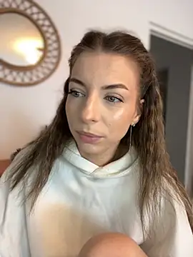 Mia Ethan online show from October 5, 2025, 9:11 am