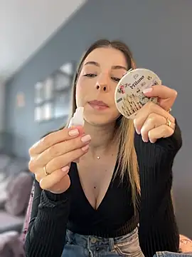 Mia Ethan online show from March 25, 2026, 8:03 am