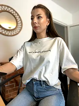 Mia Ethan online show from September 13, 2025, 10:26 am