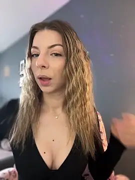 Mia Ethan online show from April 7, 2026, 6:59 am