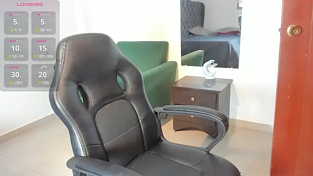  maria foxx  online show from November 3, 2025, 7:39 pm