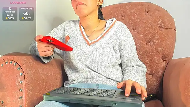  maria foxx  online show from March 12, 2025, 4:02 pm