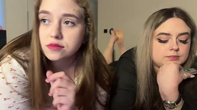 endlesssoffi online show from April 22, 2026, 8:04 pm