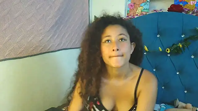 Milkdulce1 online show from April 21, 2026, 1:39 pm