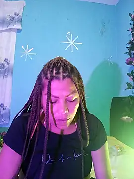 dulcesilvana10 online show from December 10, 2024, 7:54 pm