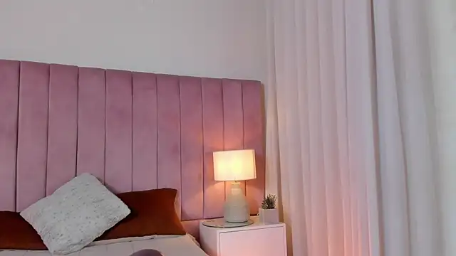 Aleja arango1 online show from October 3, 2025, 9:27 pm