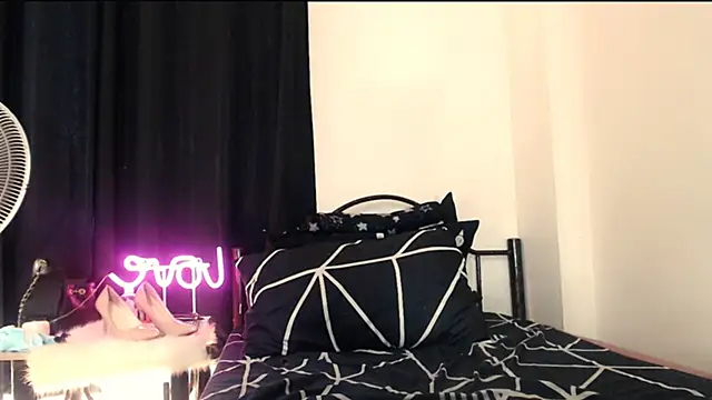 Snapshot of Nathalie_Heartxoxo69 chatting on February 27, 2026, 5:18 am Nathalie Heartxoxo69 online show from February 27, 2026, 5:18 am