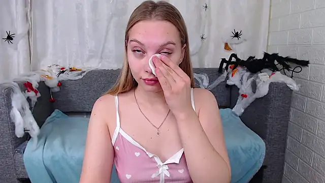 bellaa love  online show from October 29, 2025, 12:20 am