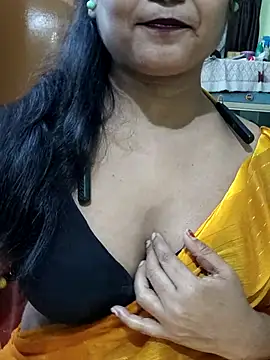 yoursweety09 online show from July 28, 2026, 2:13 pm