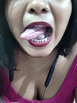 yoursweety09 online show from February 19, 2026, 6:32 am