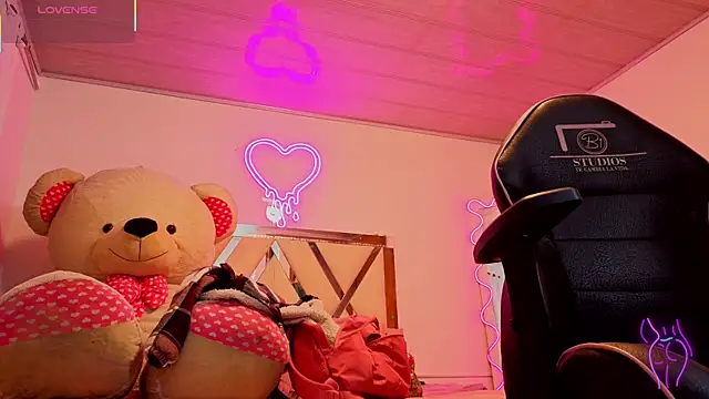 Laylafoxy tay online show from September 17, 2025, 3:08 am