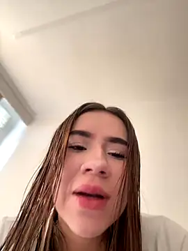 Im Valen Cute online show from October 28, 2025, 5:23 pm