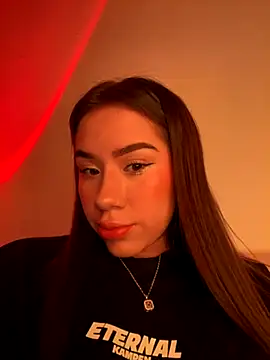 Im Valen Cute online show from December 4, 2025, 4:22 am