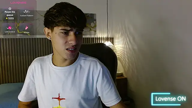 Dyla n18 online show from November 12, 2025, 8:34 pm