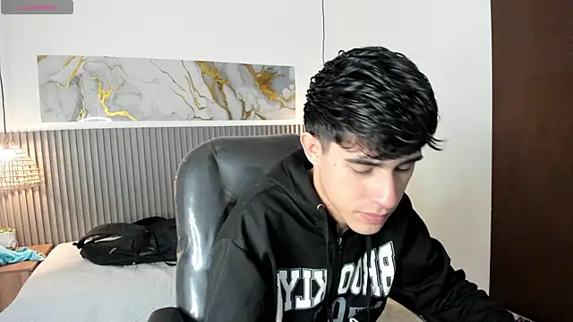 Snapshot of Dyla_n18 chatting on June 6, 2026, 6:35 pm Dyla n18 online show from June 6, 2026, 6:35 pm
