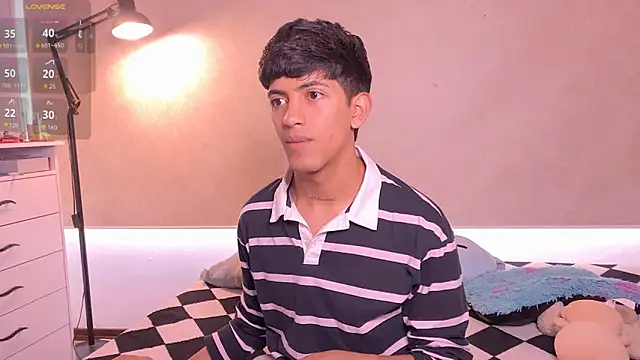 Snapshot of teobowny_ chatting on February 17, 2026, 6:49 pm teobowny online show from February 17, 2026, 6:49 pm