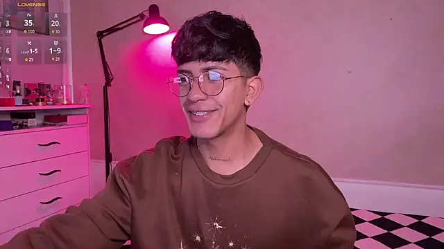 teobowny  online show from September 30, 2025, 12:33 pm