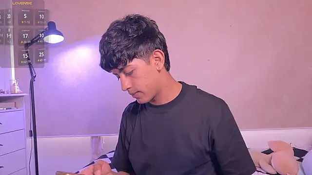 Snapshot of teobowny_ chatting on February 22, 2026, 7:48 pm teobowny online show from February 22, 2026, 7:48 pm