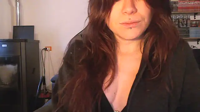 complicata mente online show from February 11, 2025, 9:52 am